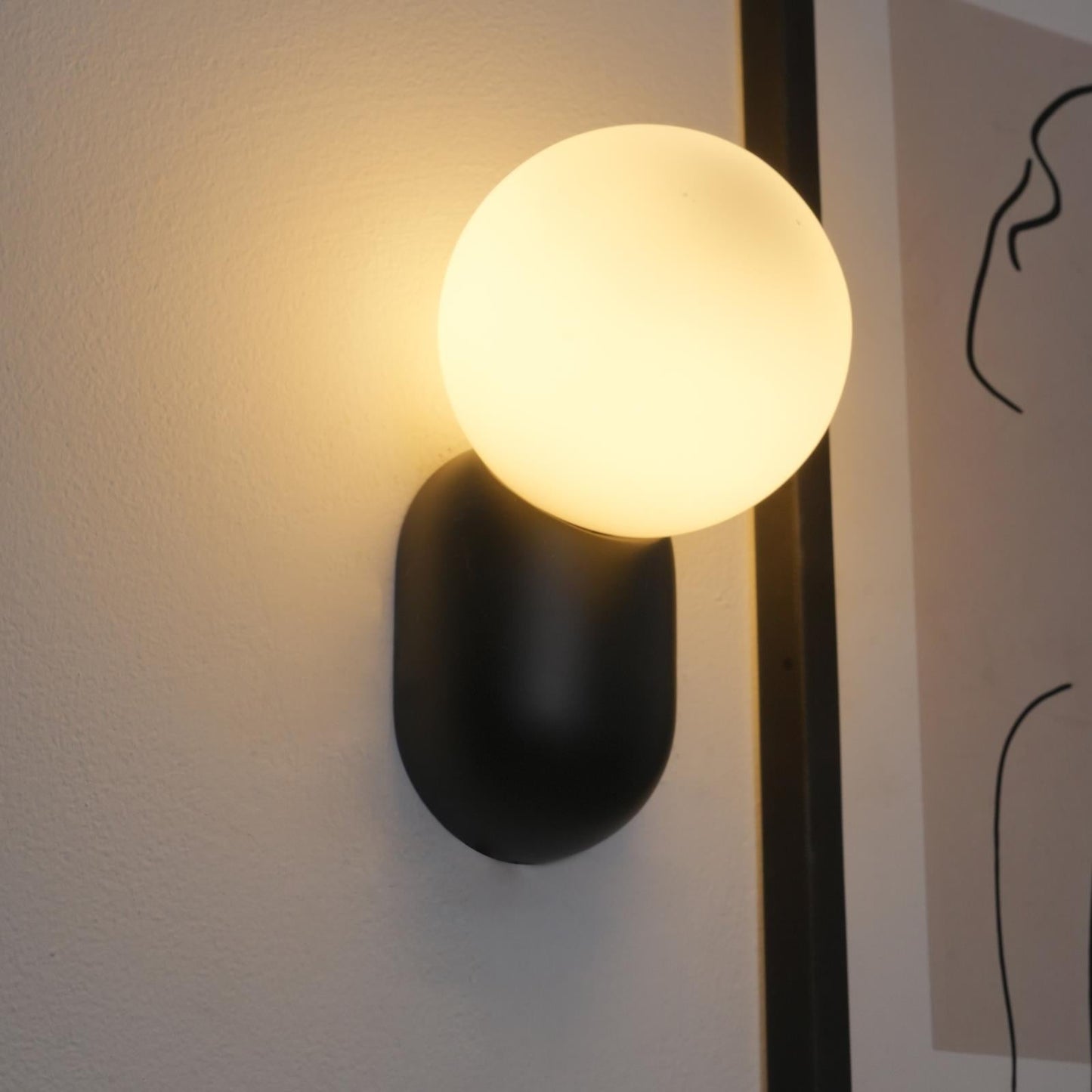 ChicGlow Lampe Murale en Résine – Élégance et Économie d'Énergie en Un
