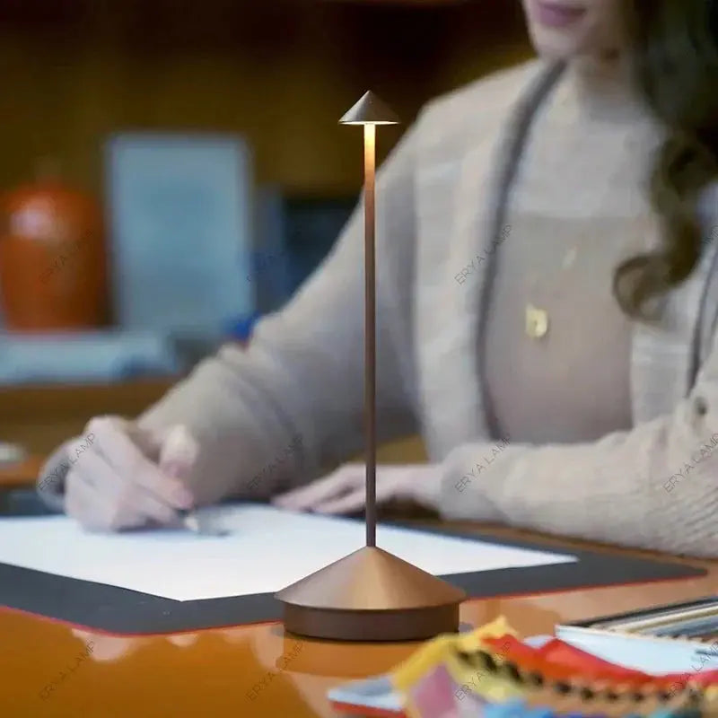 ÉclatDine | Lampe de Table Créative pour une Ambiance Élégante