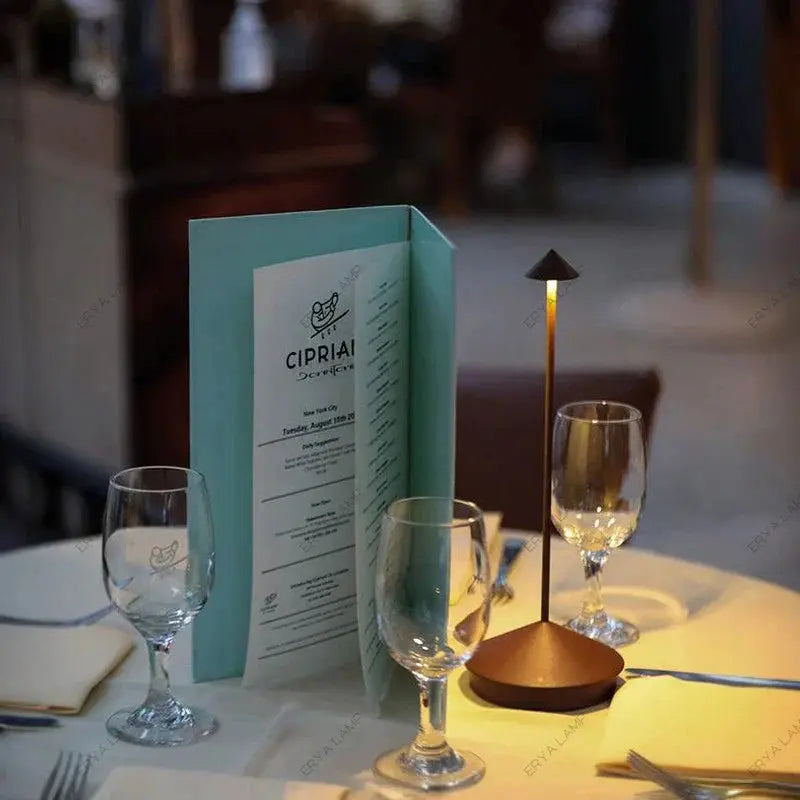 ÉclatDine | Lampe de Table Créative pour une Ambiance Élégante