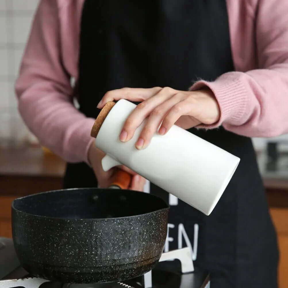 Bouteilles en céramique pour l'huile et le vinaigre