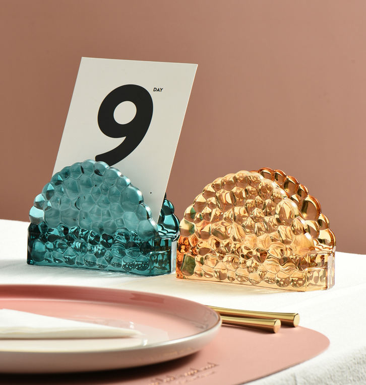 Porte-serviettes en verre avec des joyaux de couronne