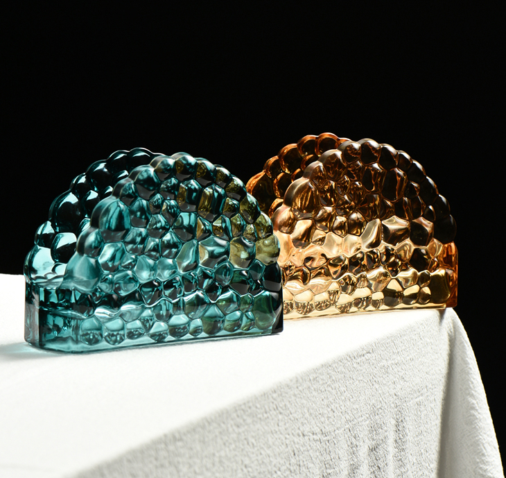 Porte-serviettes en verre avec des joyaux de couronne