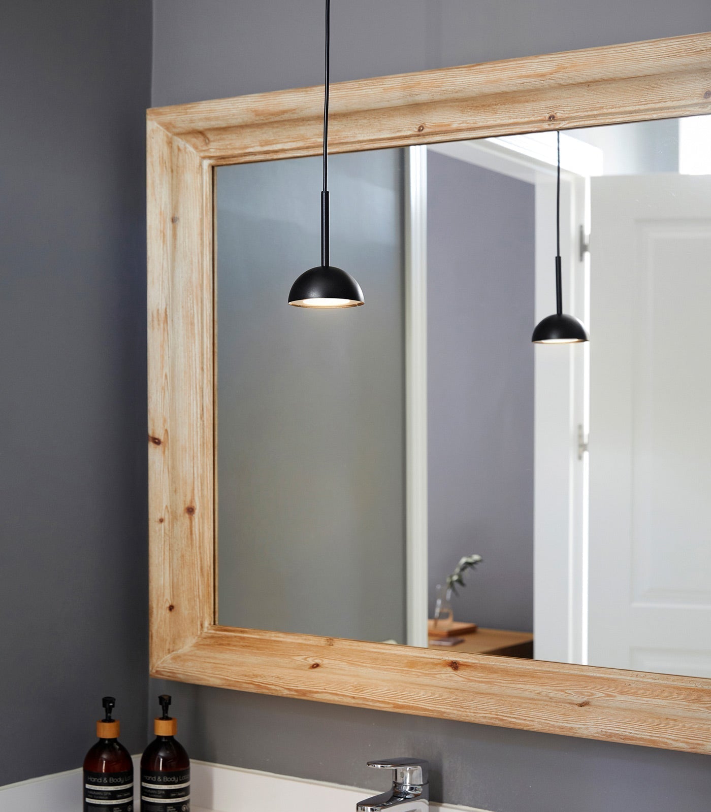 LumiPrestige – Luminaire suspendu au design moderne et raffiné
