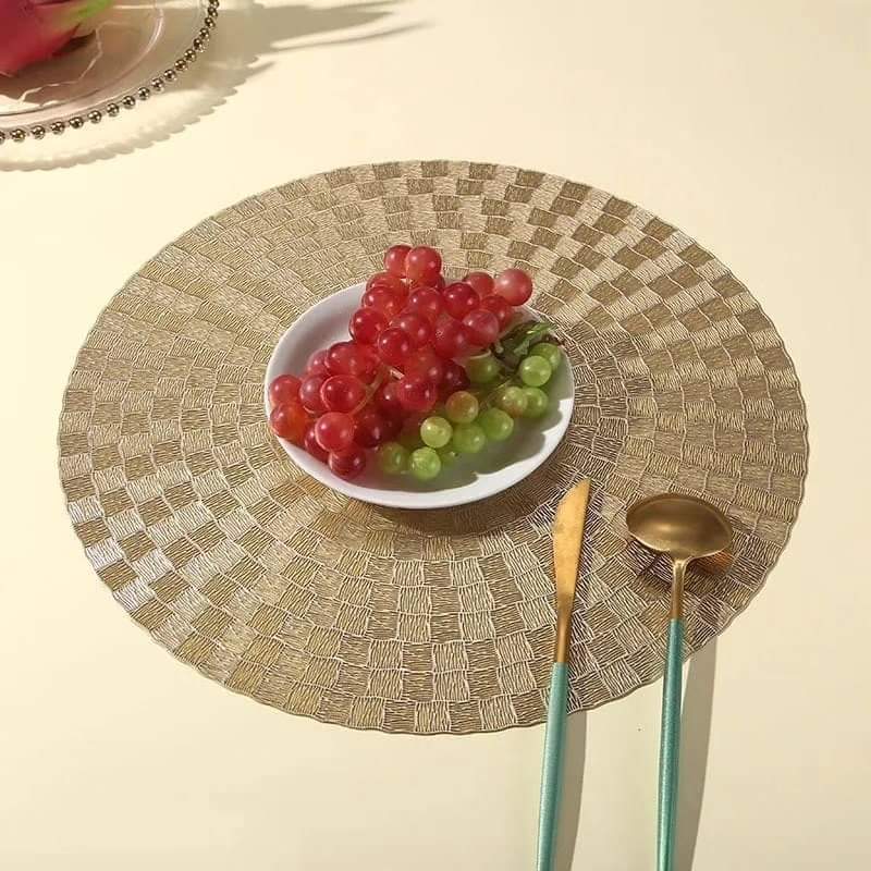 Set de 6 sets de table en PVC.