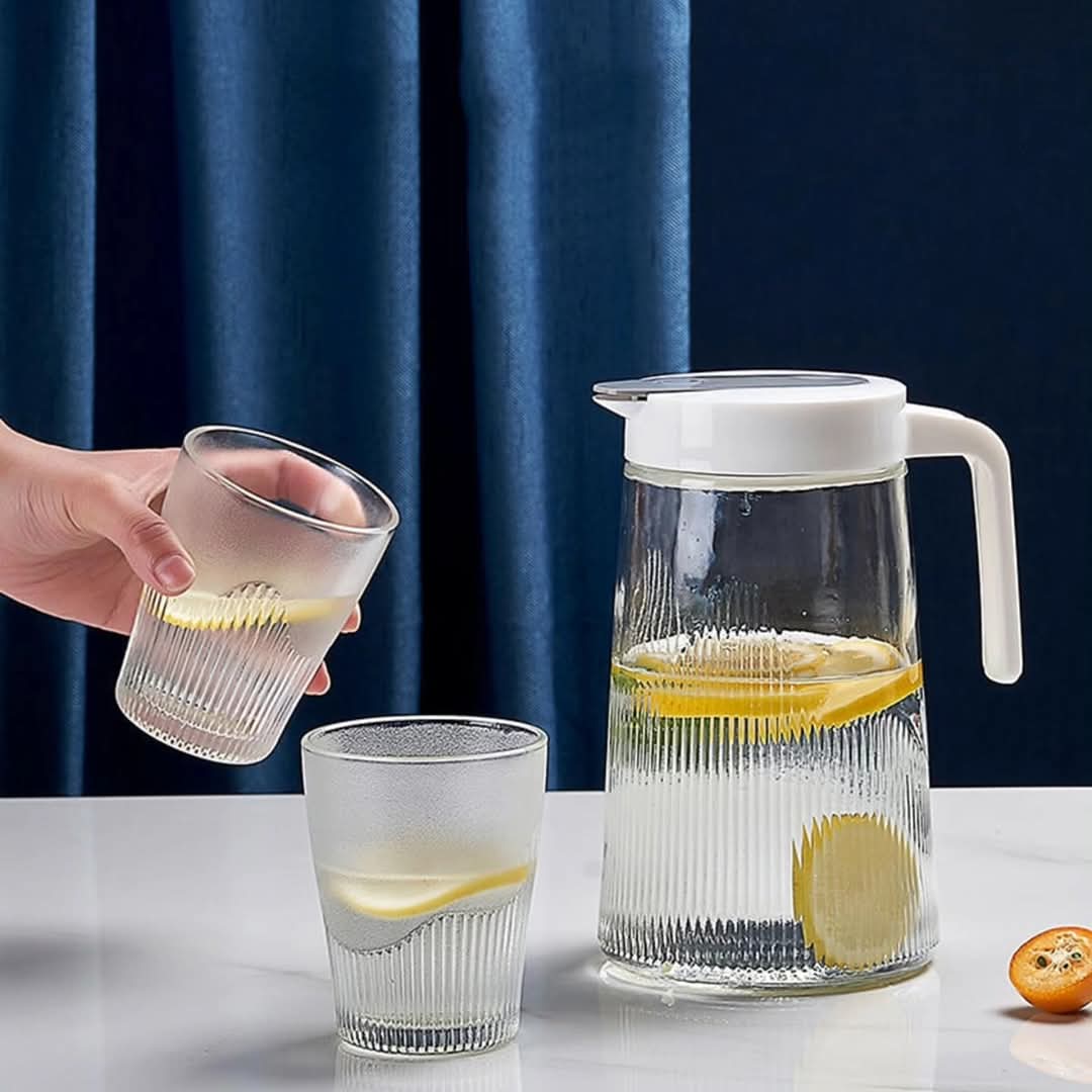 4 verres et pichet ensemble