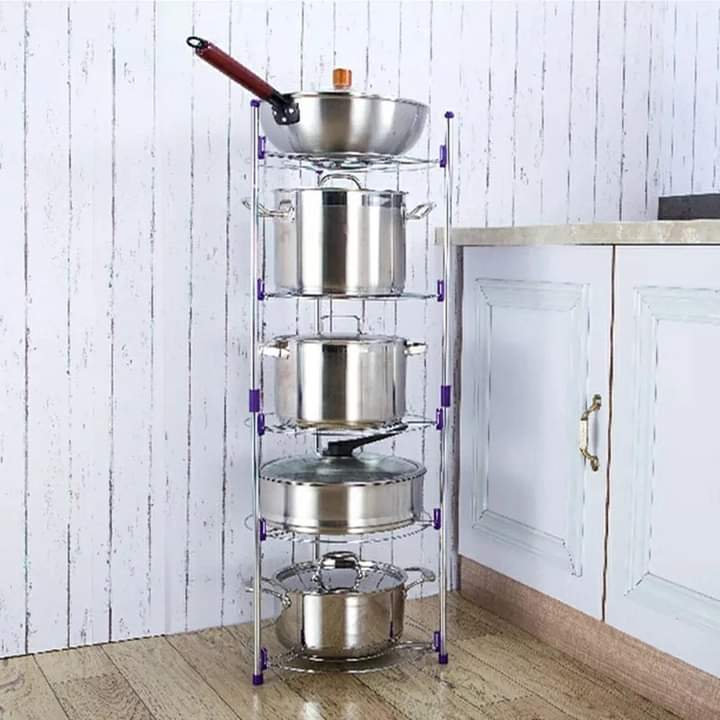 5 Casseroles et poêles en acier inoxydable empilées