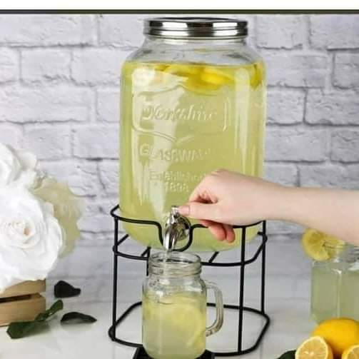 Distributeur de jus en verre