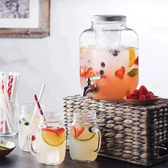 Distributeur de jus en verre
