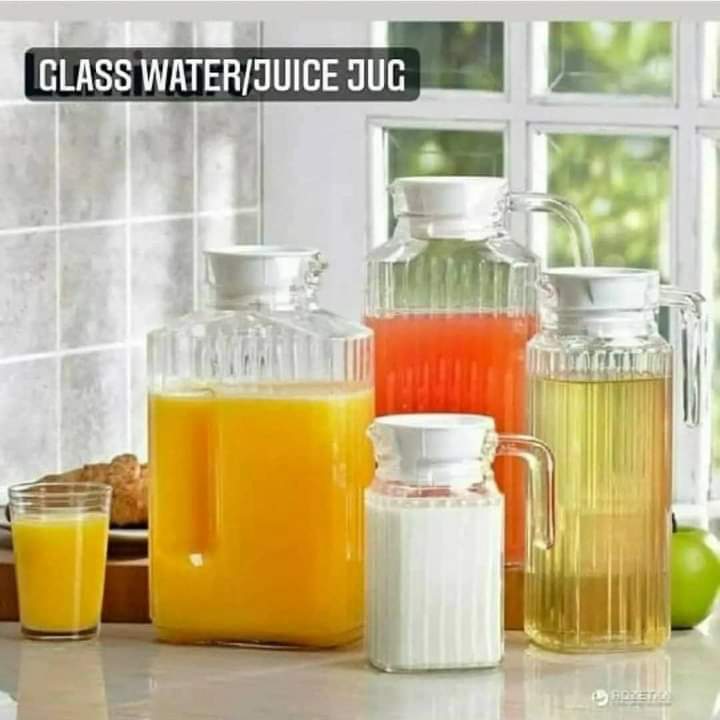 Carafes à jus en verre