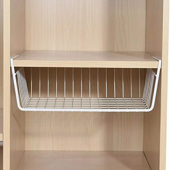 Panier en mailles métalliques pour rangement sur étagère
