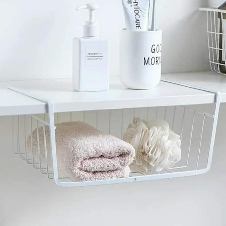Panier en mailles métalliques pour rangement sur étagère