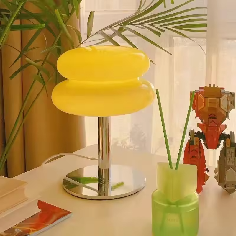 GlowZen | Élégante lampe de table en verre moderne avec LED