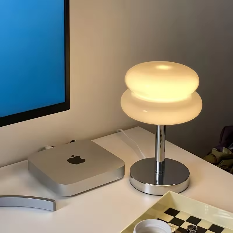 GlowZen | Élégante lampe de table en verre moderne avec LED