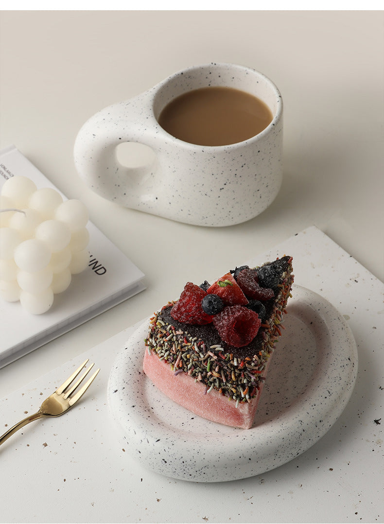 Élégance Intemporelle - Ensemble de Tasse et Soucoupe en Porcelaine Minimaliste