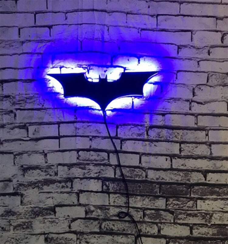 Batman Lampe Murale LED avec Télécommande Sans Fil et Changement de Couleur