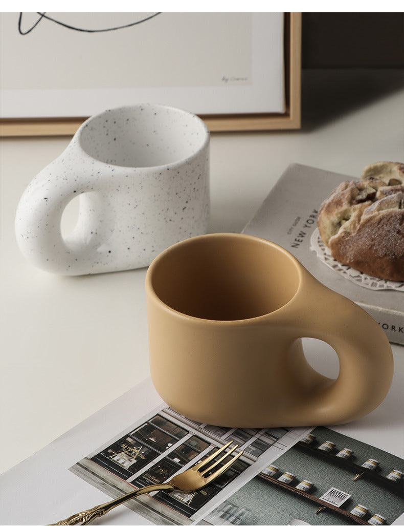 Élégance Intemporelle - Ensemble de Tasse et Soucoupe en Porcelaine Minimaliste