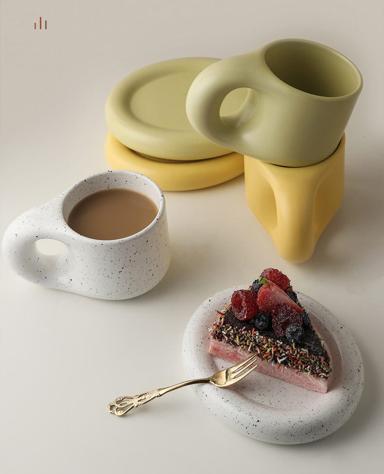 Élégance Intemporelle - Ensemble de Tasse et Soucoupe en Porcelaine Minimaliste