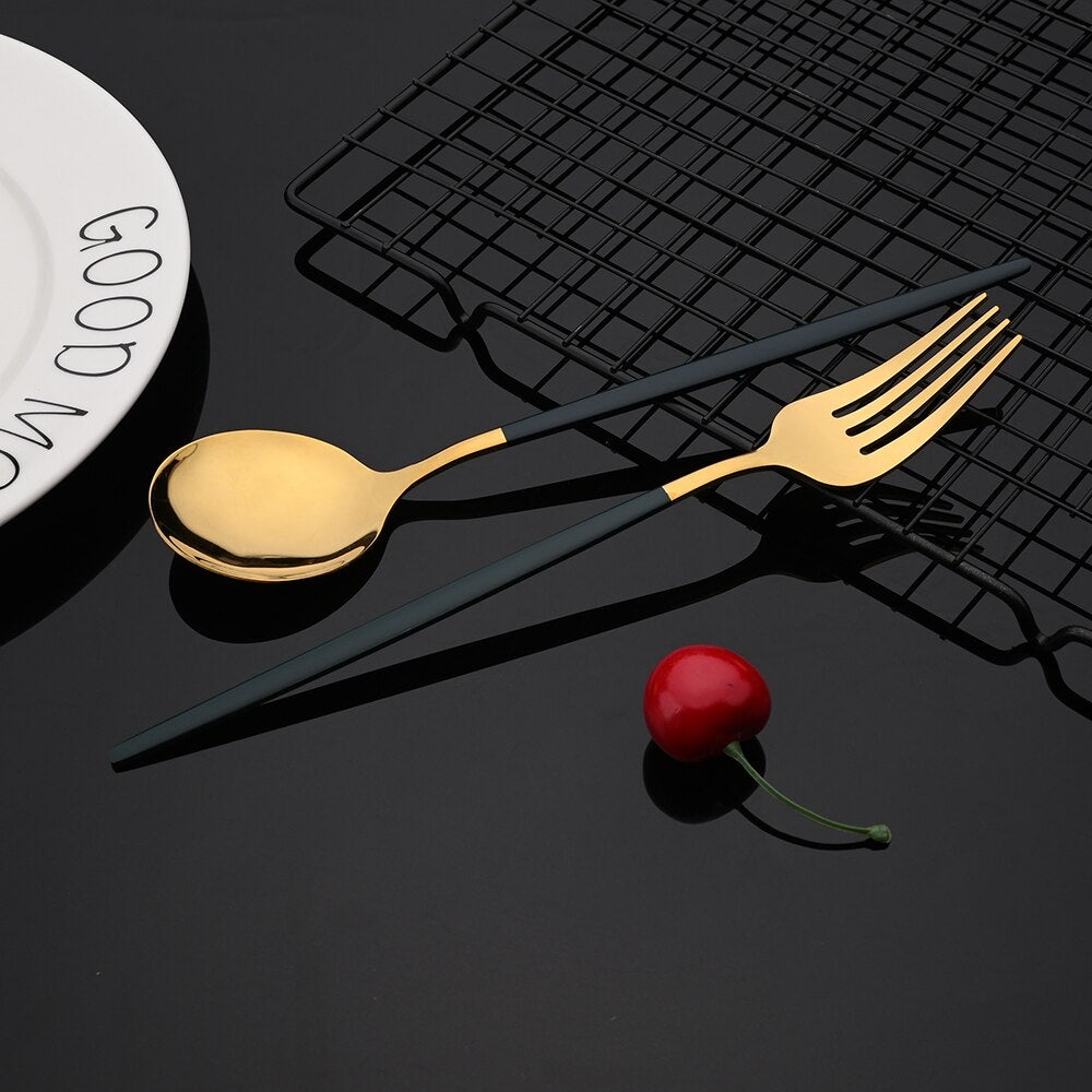RoyalGlimmer Ensemble de Couverts Dorés - Ensemble de Couverts Dorés pour une Table Luxueuse