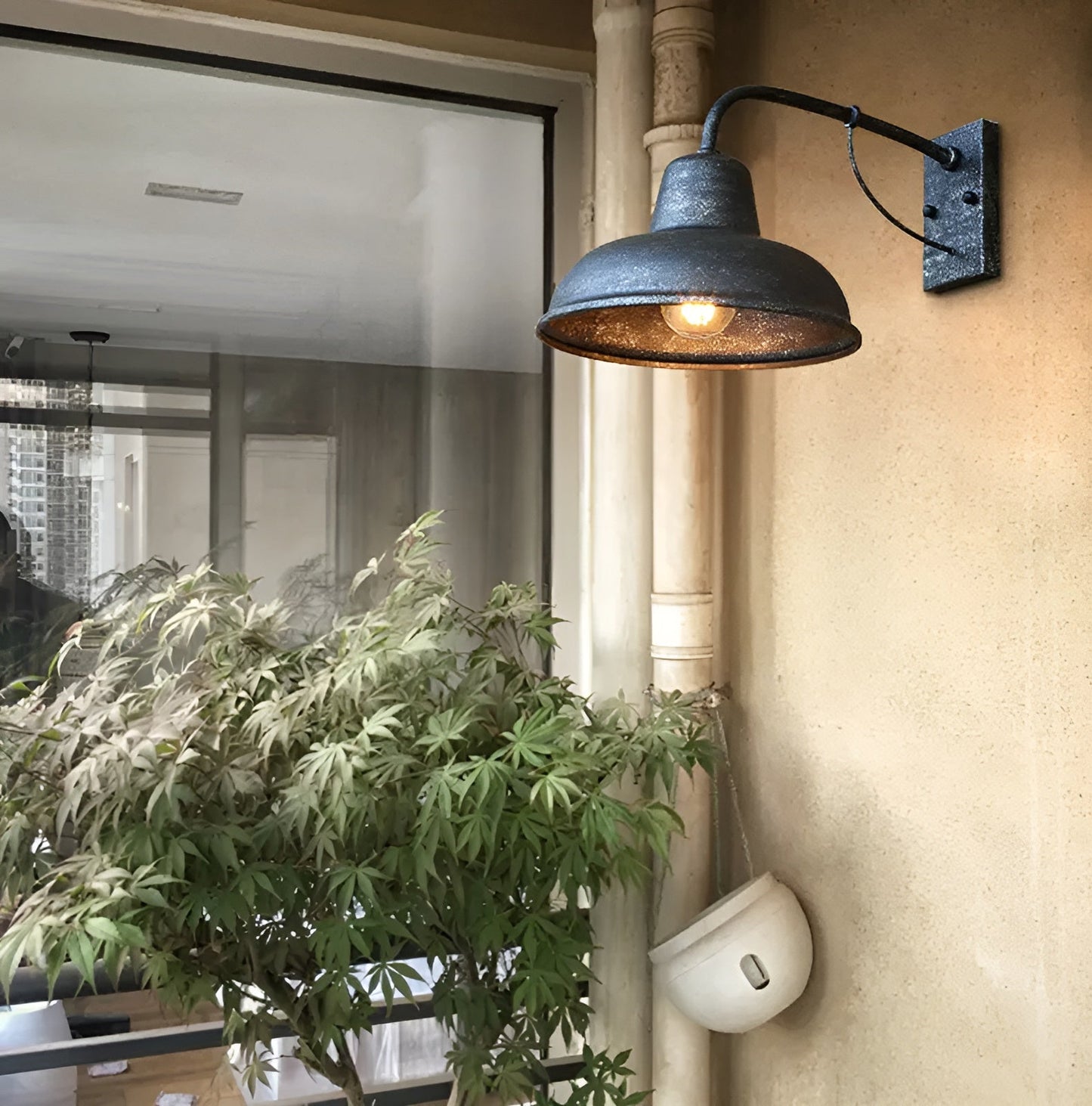 Lumière de grange vintage antique
