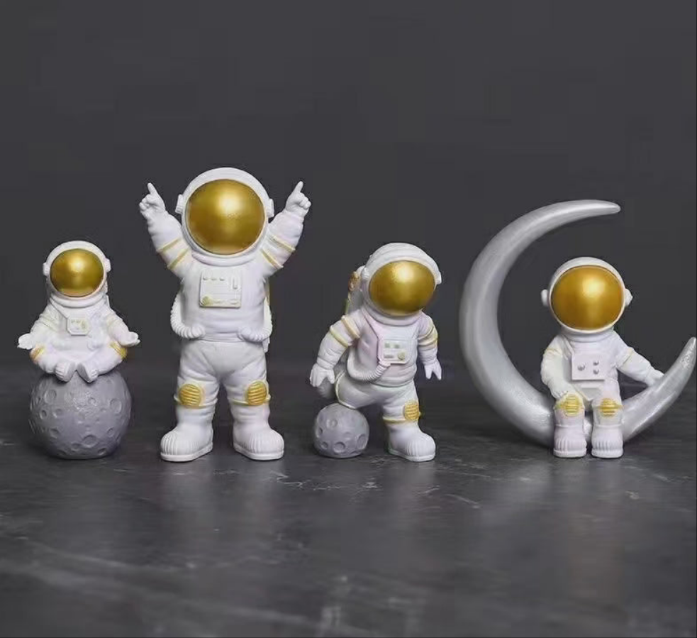 Statue de figurine d'astronaute 4 pièces / homme de l'espace