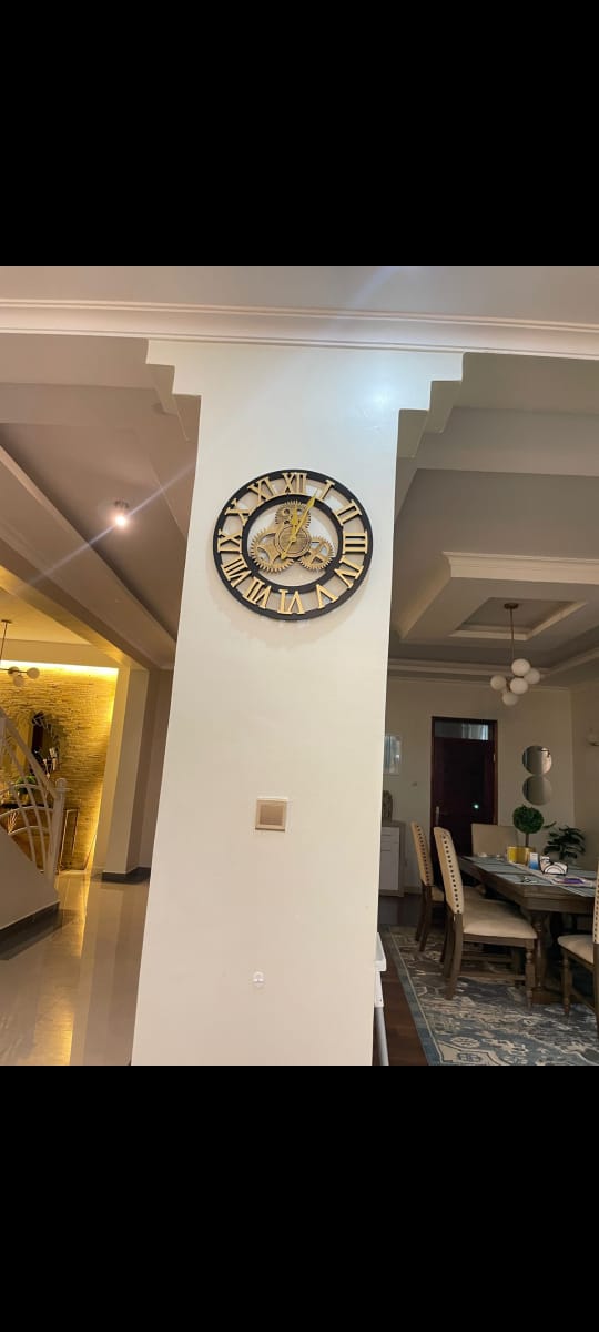 Horloge murale en bois rétro