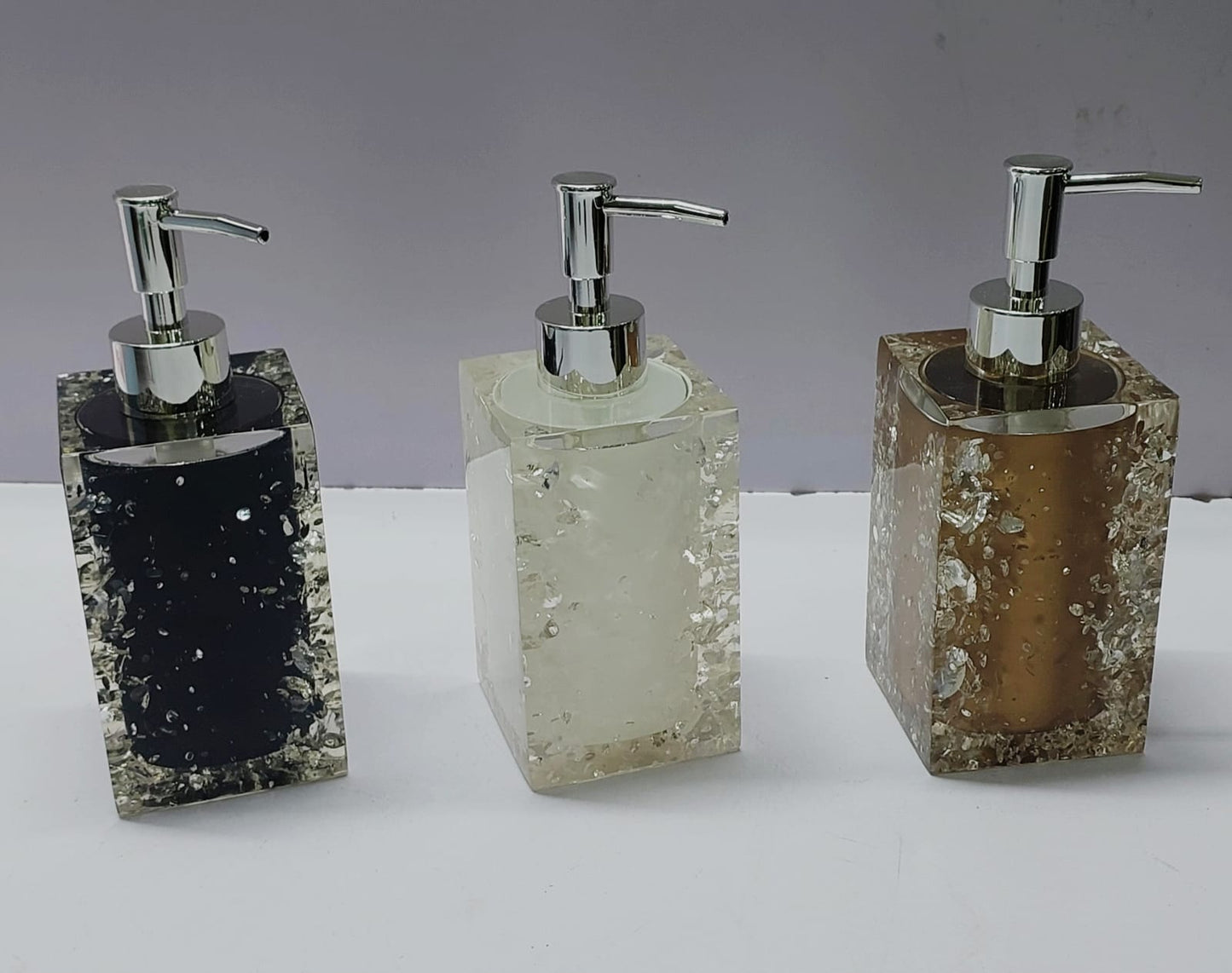 Distributeur de savon en résine carré