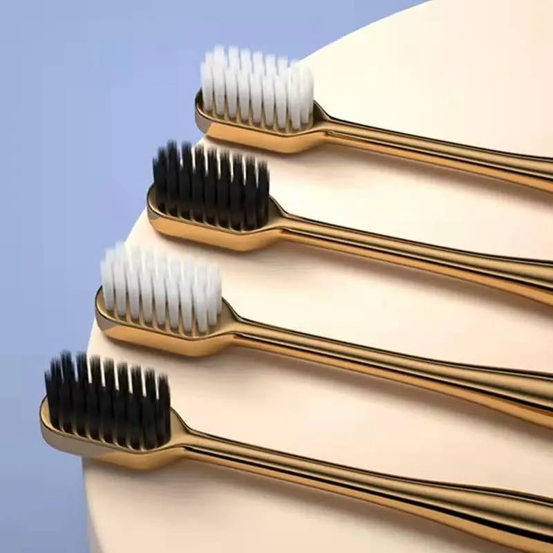 Brosse à dents en charbon de bambou doré