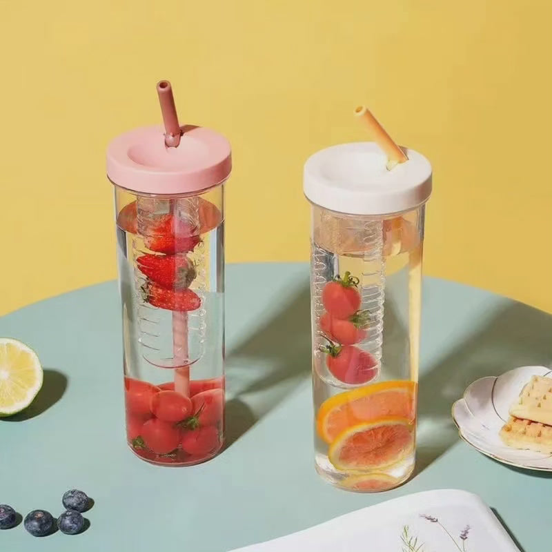 Bouteille d'eau 700 ml avec paille pliable
