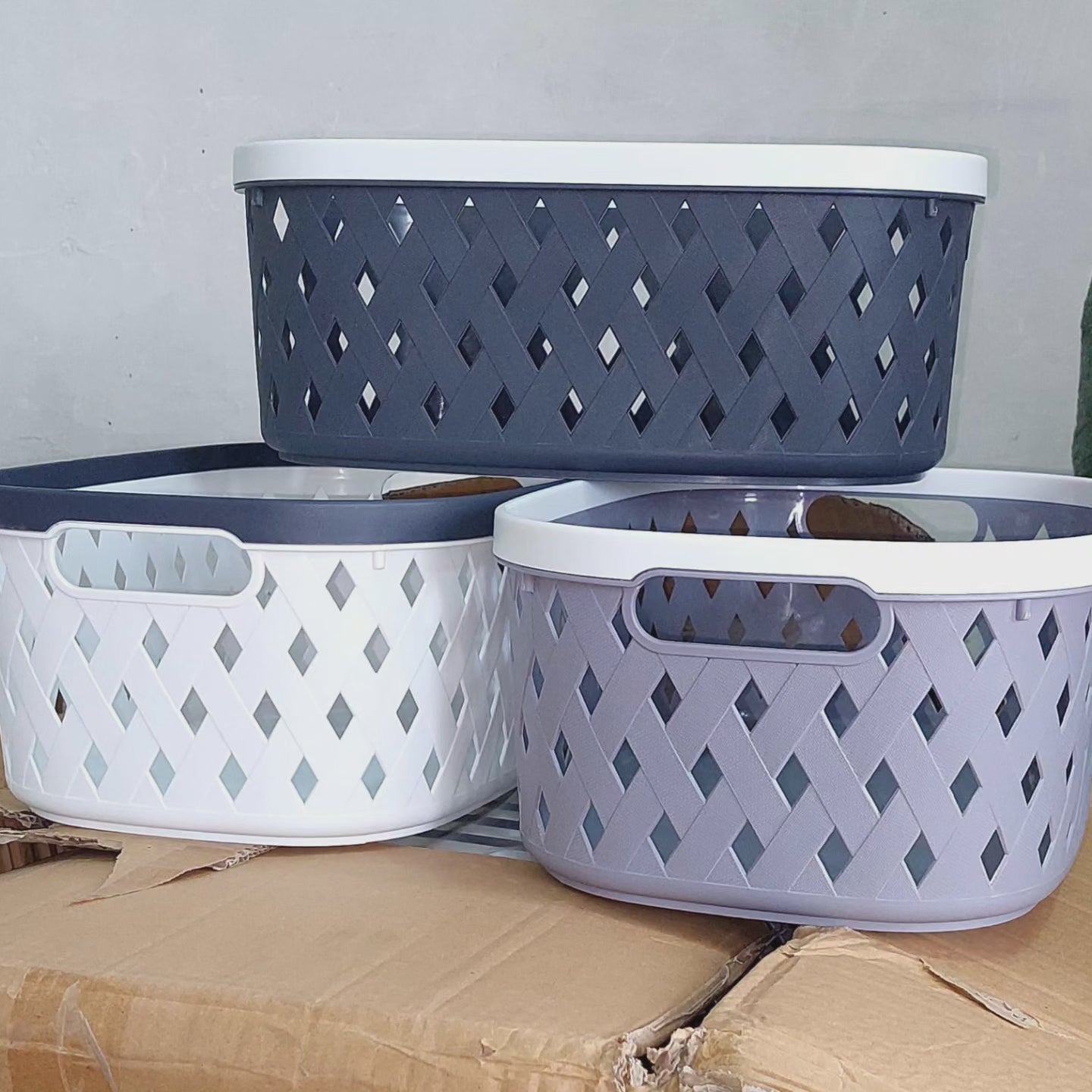Bacs de rangement en plastique multicolores