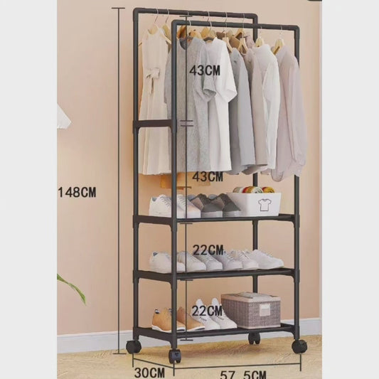 Porte-vêtements à roulettes