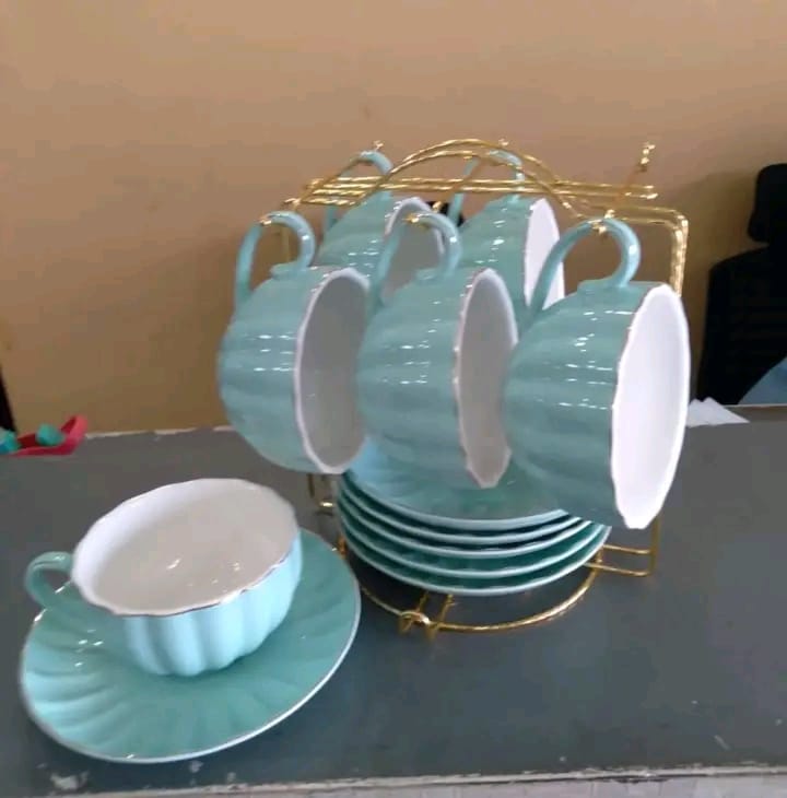 Ensemble de tasse et soucoupe avec support