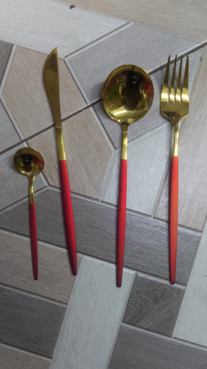 Set de couverts de 24 pièces maroon or
