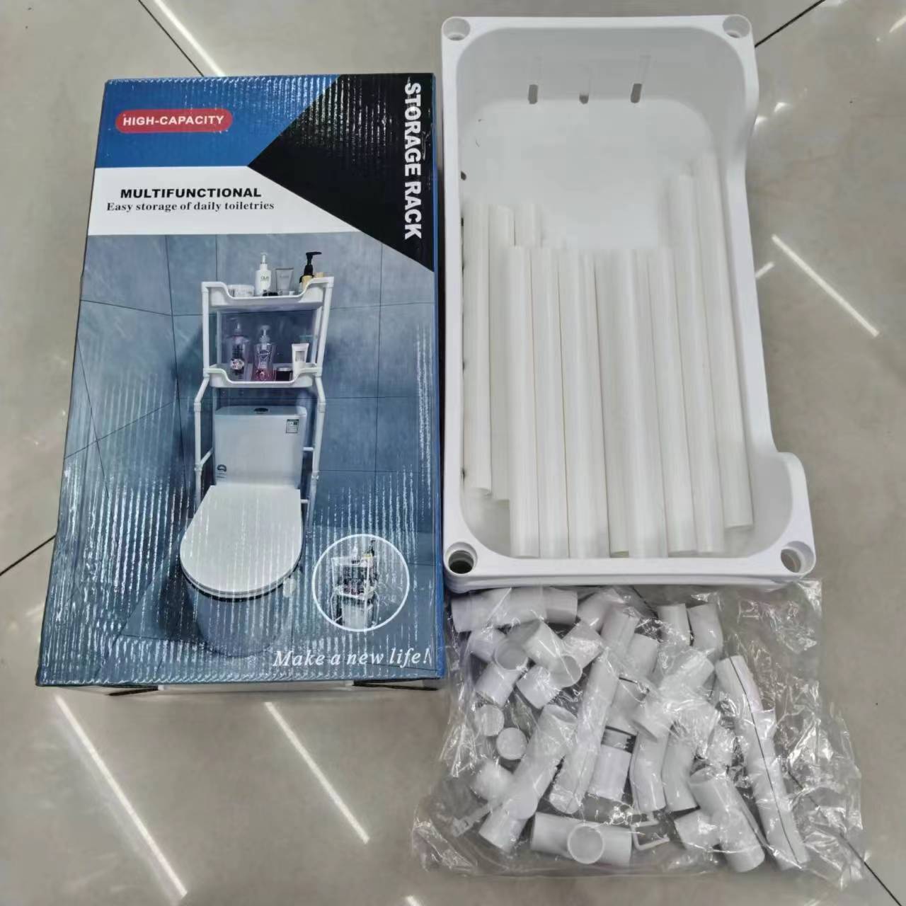 Au-dessus de l'organisateur de toilette/salle de bain