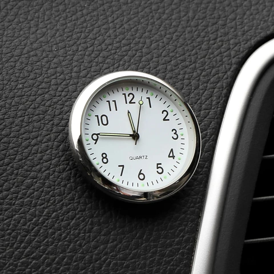 Montre à coller sur le tableau de bord de la voiture