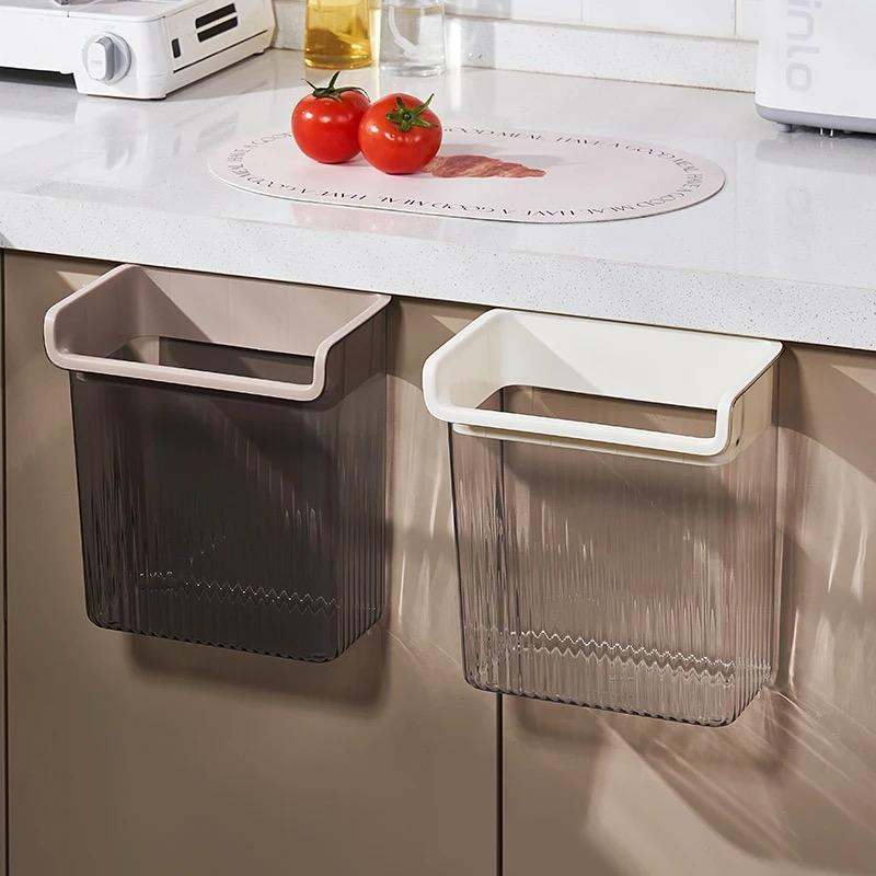 Porte de placard de cuisine sous évier poubelle