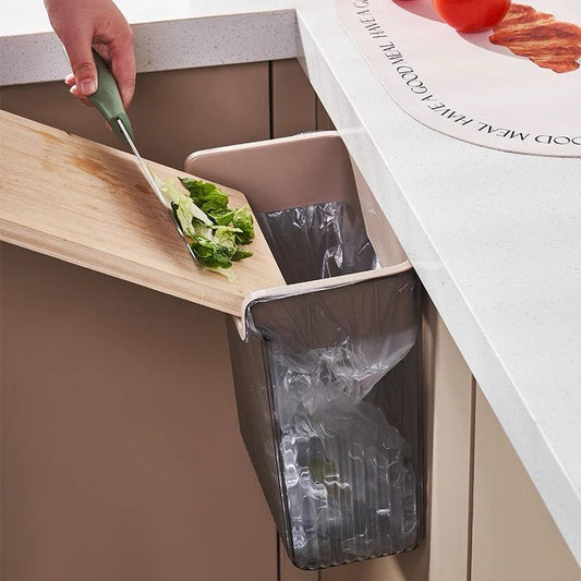 Porte de placard de cuisine sous évier poubelle