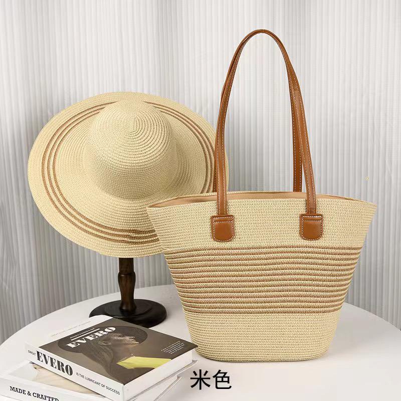 Sac en paille d'été et chapeau cadeau