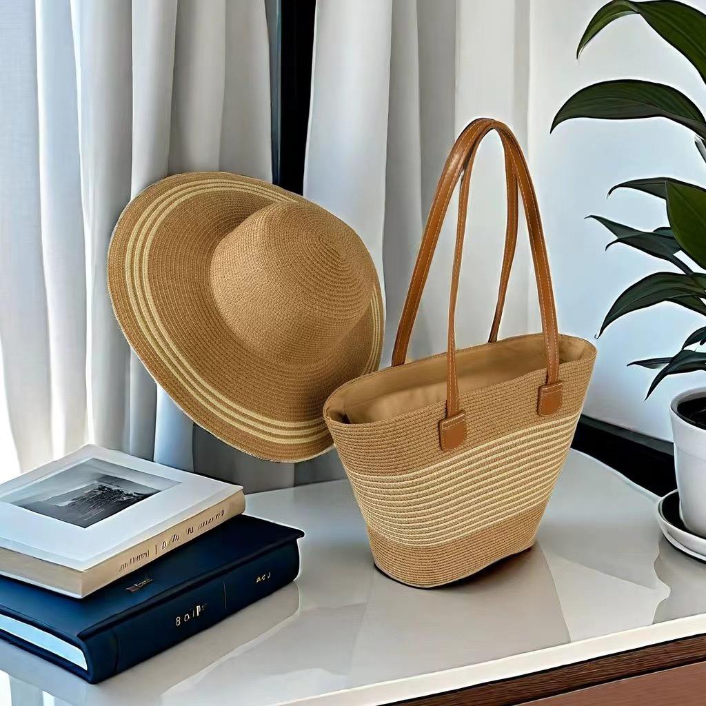 Sac en paille d'été et chapeau cadeau