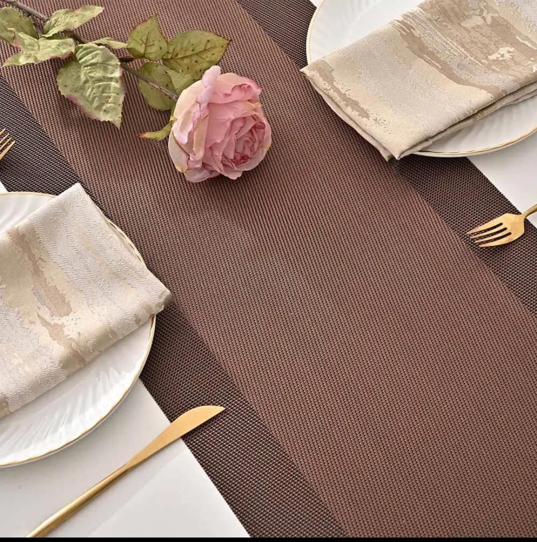 6 pièces de sous-verres en PVC plus un chemin de table