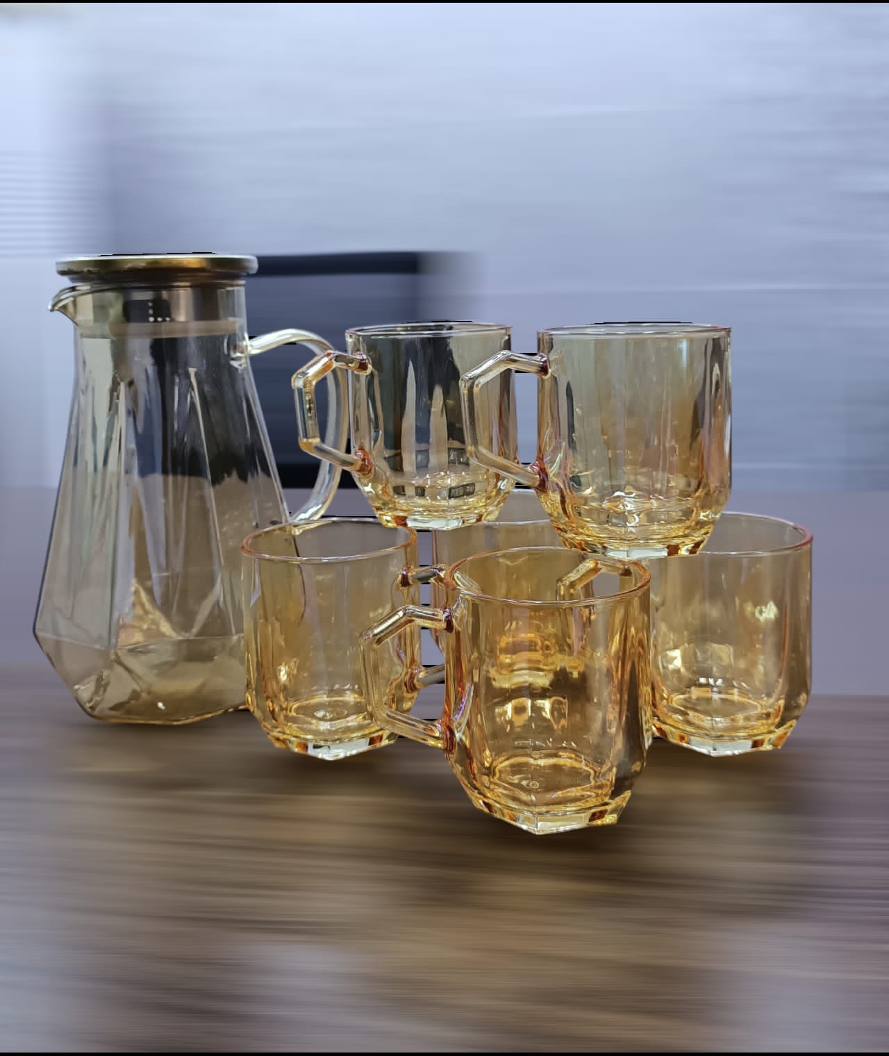 Set de pichet et verres dorés