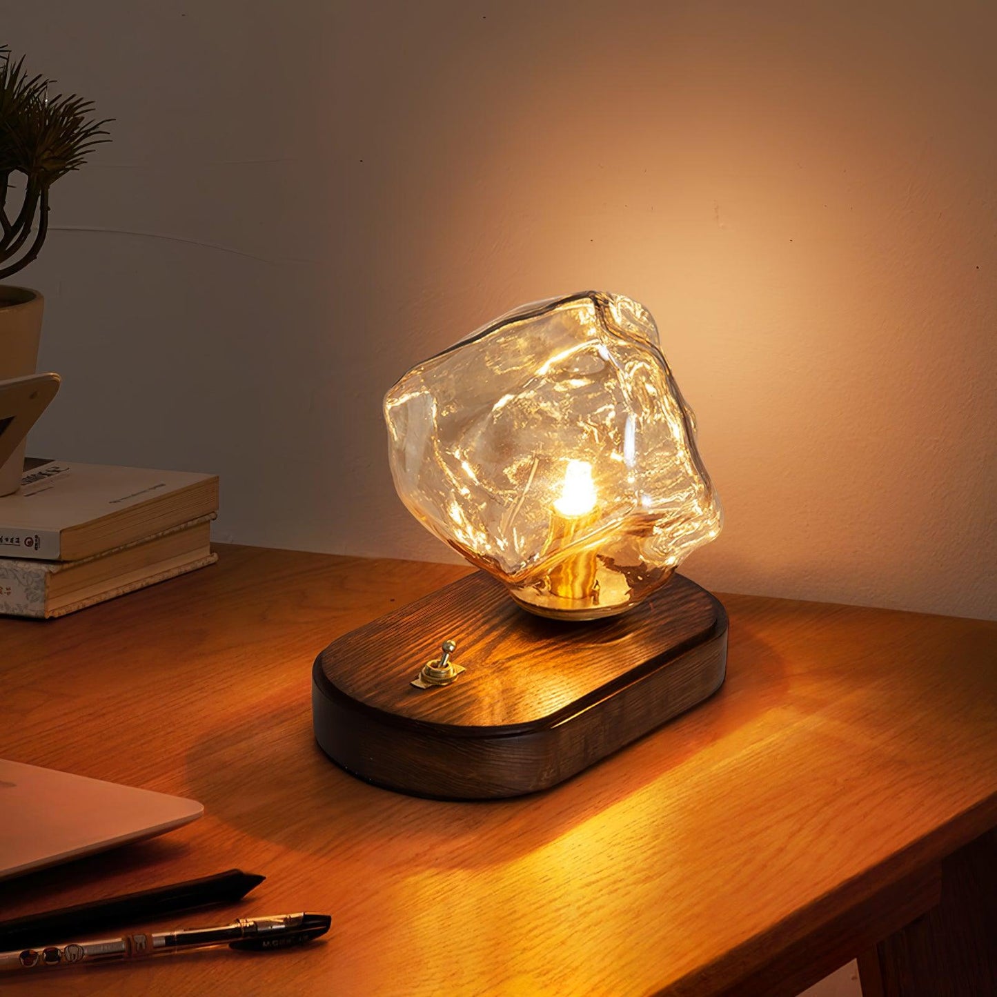 Floroux – Lampe de table givrée élégante pour la convivialité