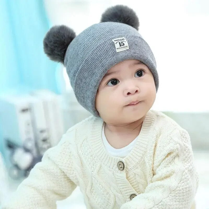 CozySnow – Bonnet en peluche tendance pour enfants avec pompon