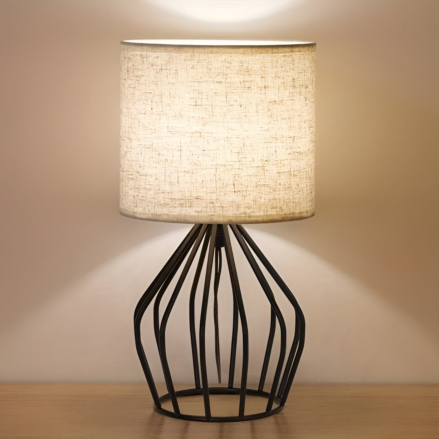 Lampe de table élégante avec abat-jour en lin et pied en métal – Éclairage parfait