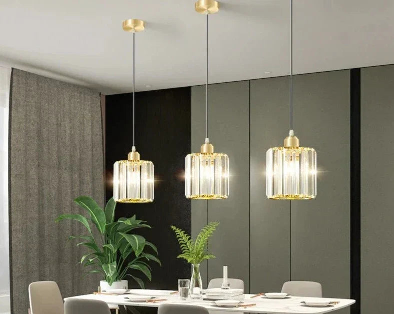 ÉclatCristal - Suspension en Cristal Élégante