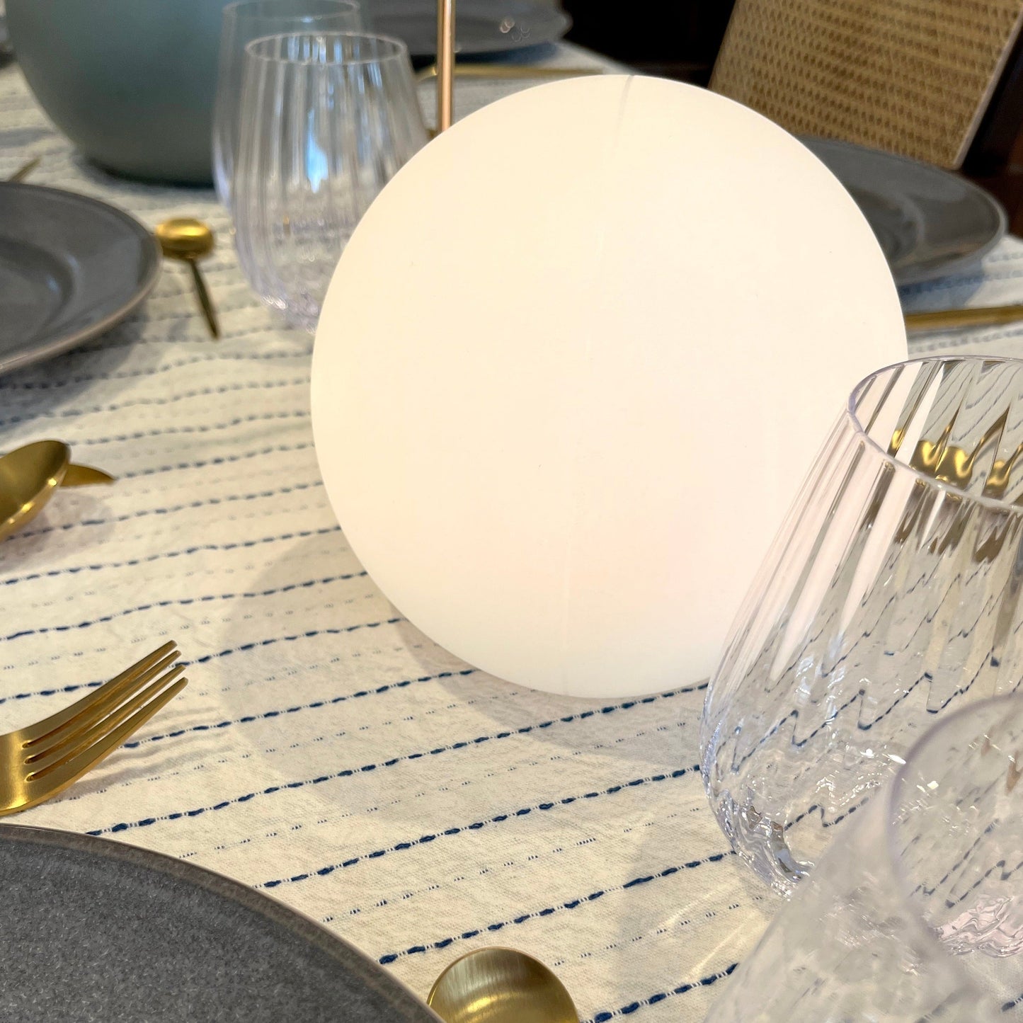 Lampe de table LED sans fil Moon avec batteries rechargeables