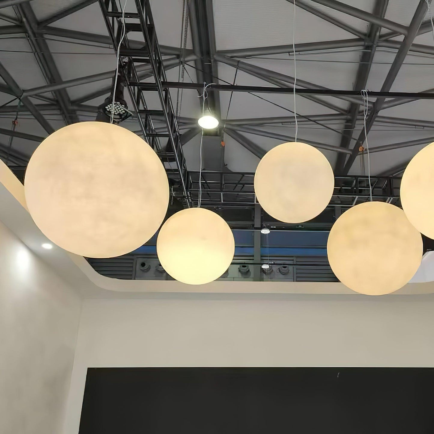 LunaireGlow - Suspension Lumineuse Éclatante