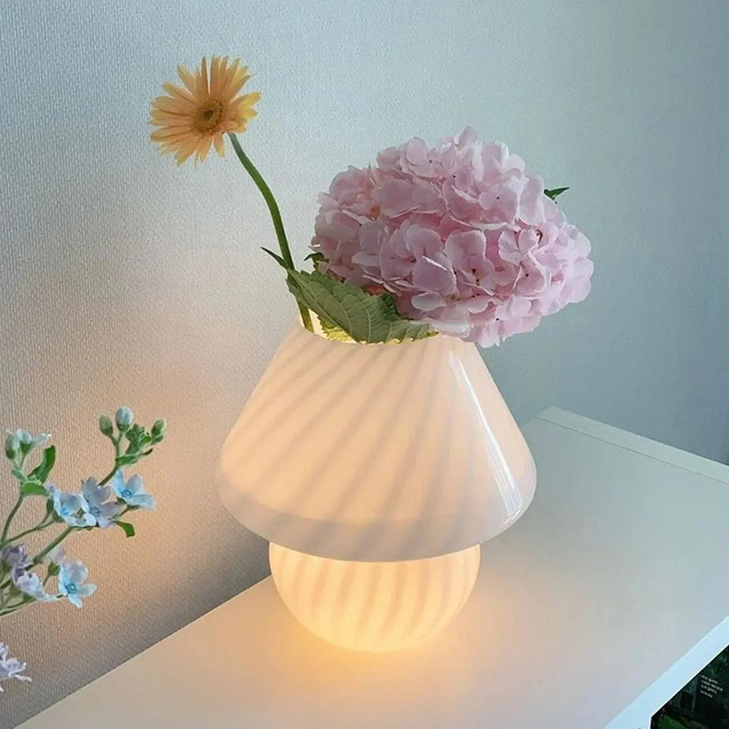 ClartéZen – Lampe de Table en Verre Élégante