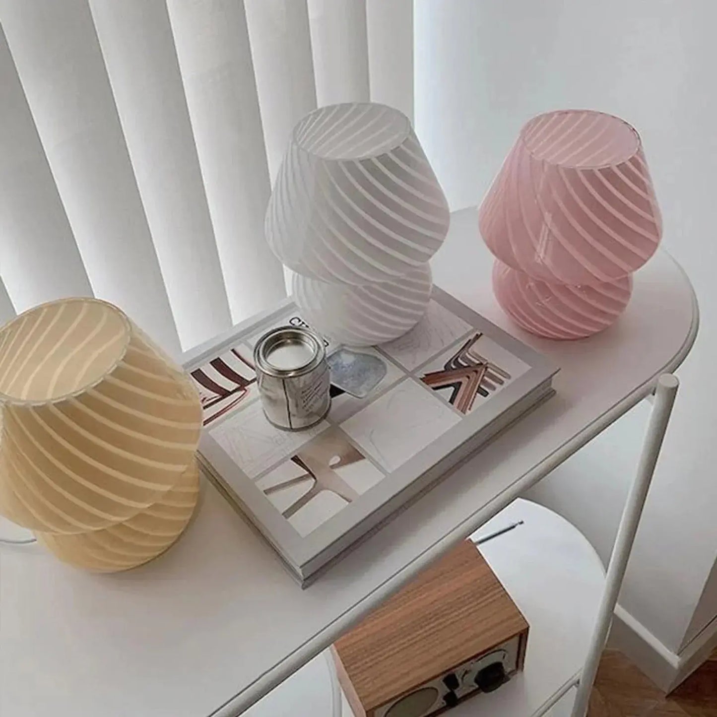 ClartéZen – Lampe de Table en Verre Élégante