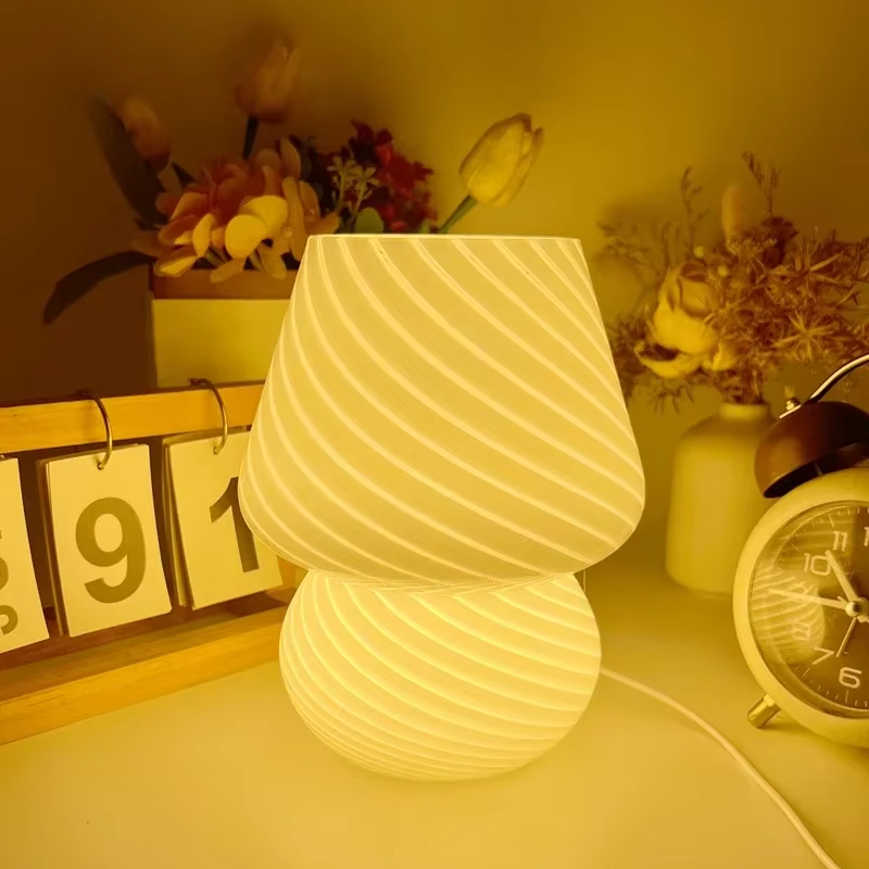 MushAura | Lampe de table LED inspirée du vintage à motifs de champignon