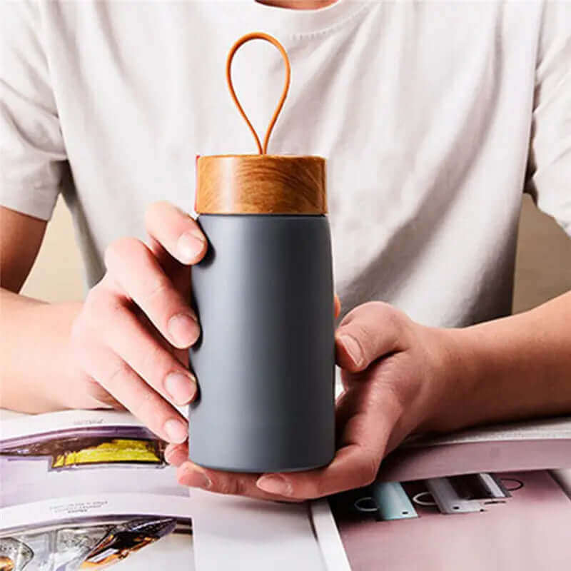 Tasse à café isolée de style nordique
